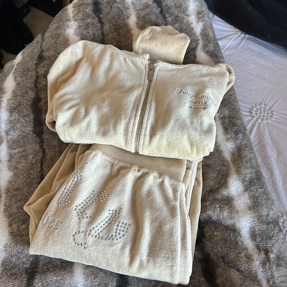 JUICY X FOREVER21 tracksuit🥰